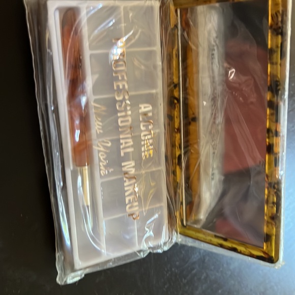 Henri Bendel Vintage makeup dispenser - Picture 2 of 8